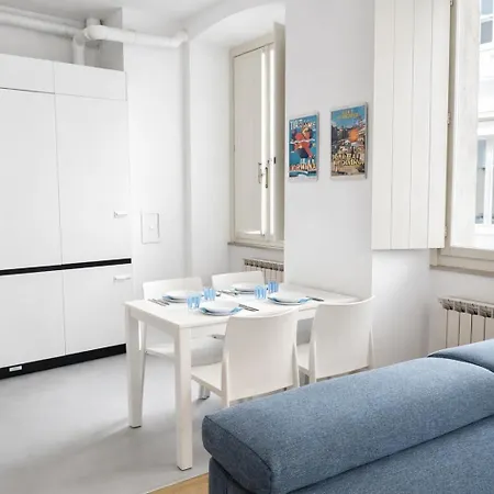 Bilocale In Centro A 1 Minuto Da Piazza Unita Apartman