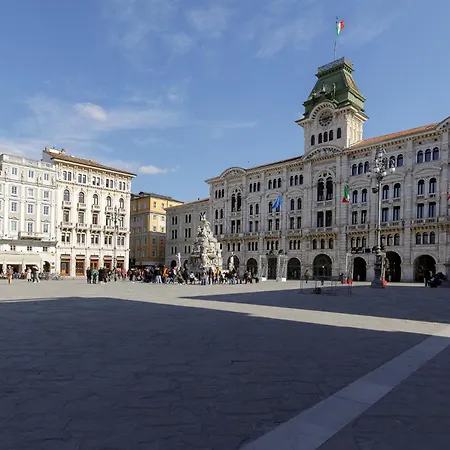 Lägenhet Bilocale In Centro A 1 Minuto Da Piazza Unita