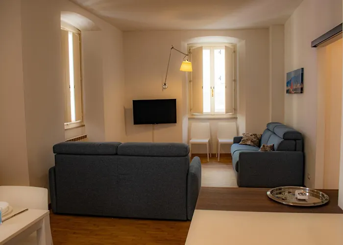 Bilocale In Centro A 1 Minuto Da Piazza Unita Apartman *
