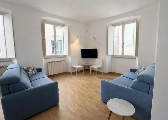 Bilocale In Centro A 1 Minuto Da Piazza Unita *