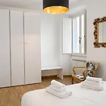 Bilocale In Centro A 1 Minuto Da Piazza Unita 的里雅斯特